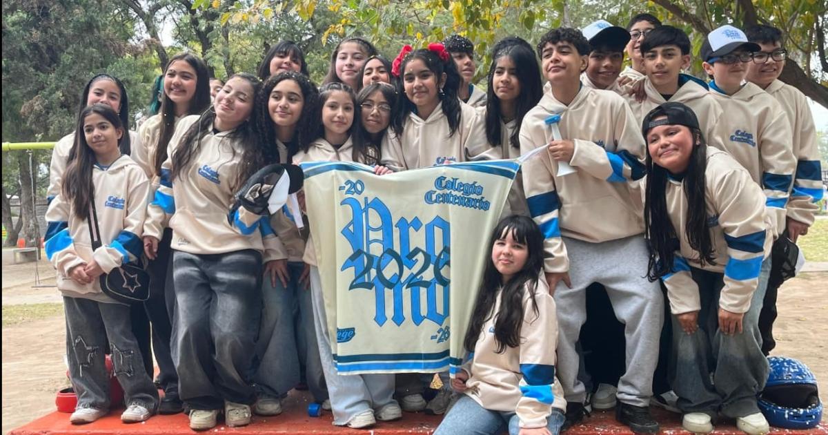 PRESENTACIOacuteN DE BUZOS DEL CENTENARIO