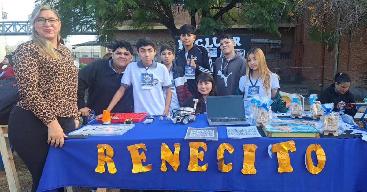La propuesta Renecito de la Secundaria Dr Reneacute G Favaloro se presentoacute en la Batalla de Roboacutetica