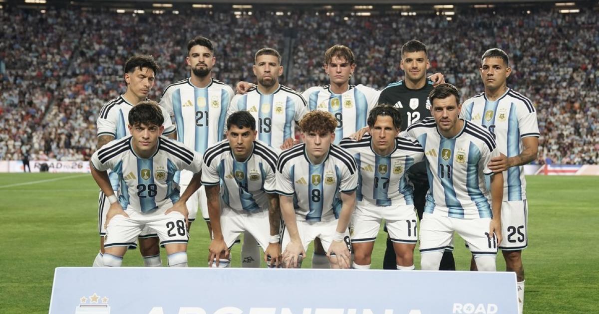Entroacute Messi y la Argentina goleoacute a Islandia