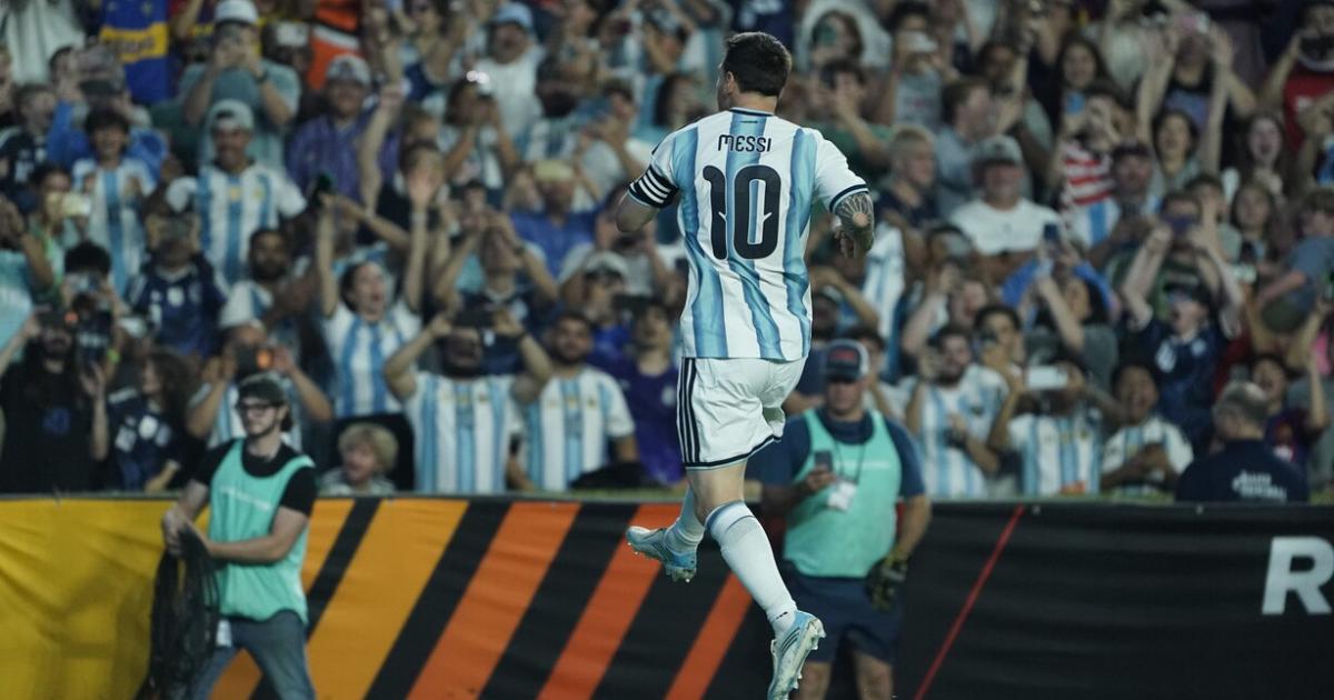 Entroacute Messi y la Argentina goleoacute a Islandia