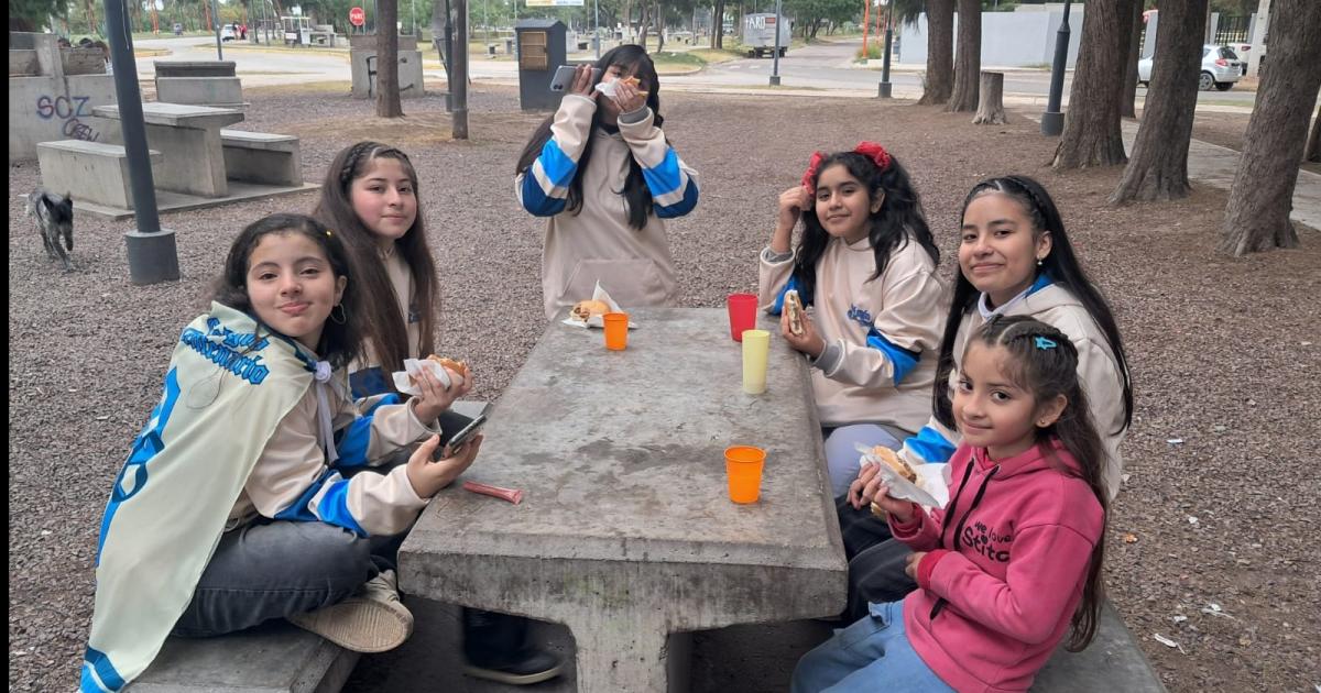 PRESENTACIOacuteN DE BUZOS DEL CENTENARIO