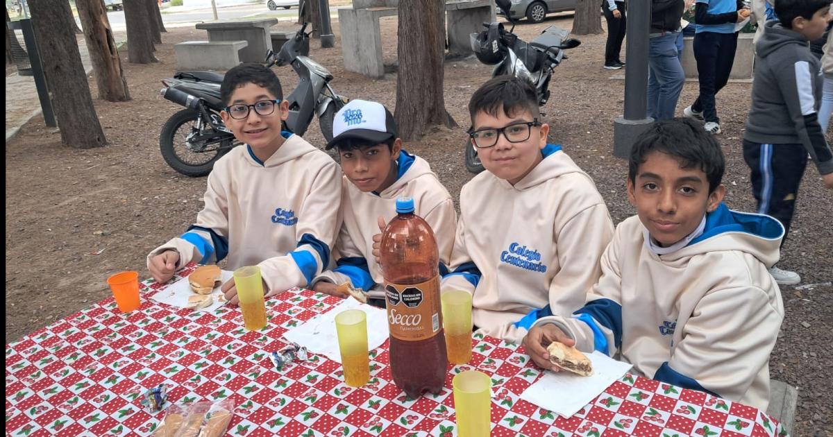 PRESENTACIOacuteN DE BUZOS DEL CENTENARIO