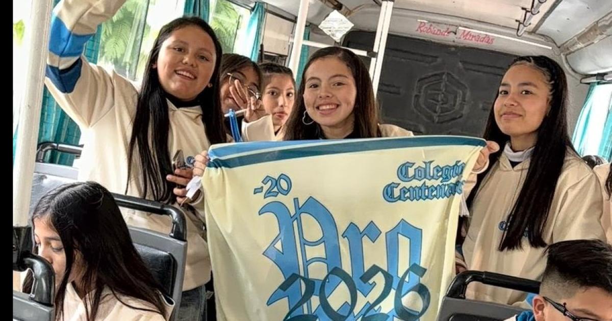 PRESENTACIOacuteN DE BUZOS DEL CENTENARIO