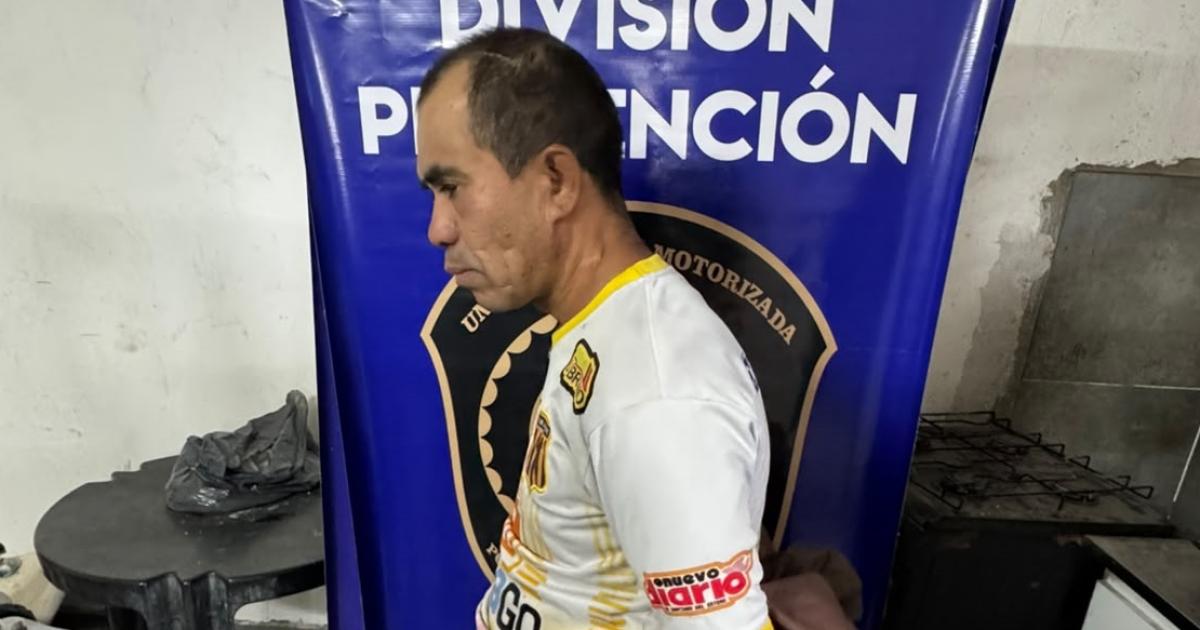 Lo encontraron tirado en la vered y teniacutea marihuana en el bolsillo