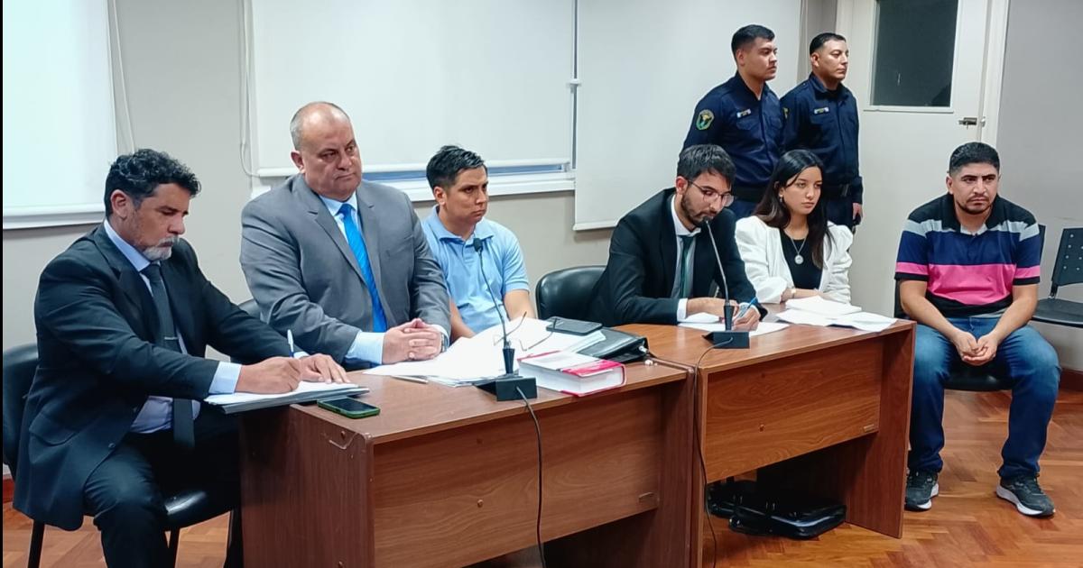 CONTRAGOLPE- Los dos funcionarios recibieron preventivas el 20 de febrero pasado Ahora las defensas van por la libertad mutua Fundamentos- Desaparecieron los riesgos procesales