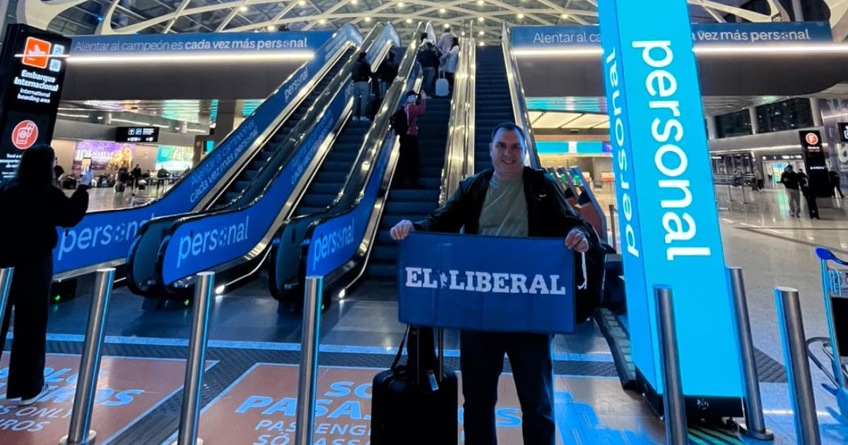 Marcelo Mntaras enviado especial de EL LIBERAL momentos antes de abordar su vuelo en Ezeiza rumbo a Estados Unidos Desde Kansas iniciar la cobertura especial del Mundial 2026 para los santiagueños