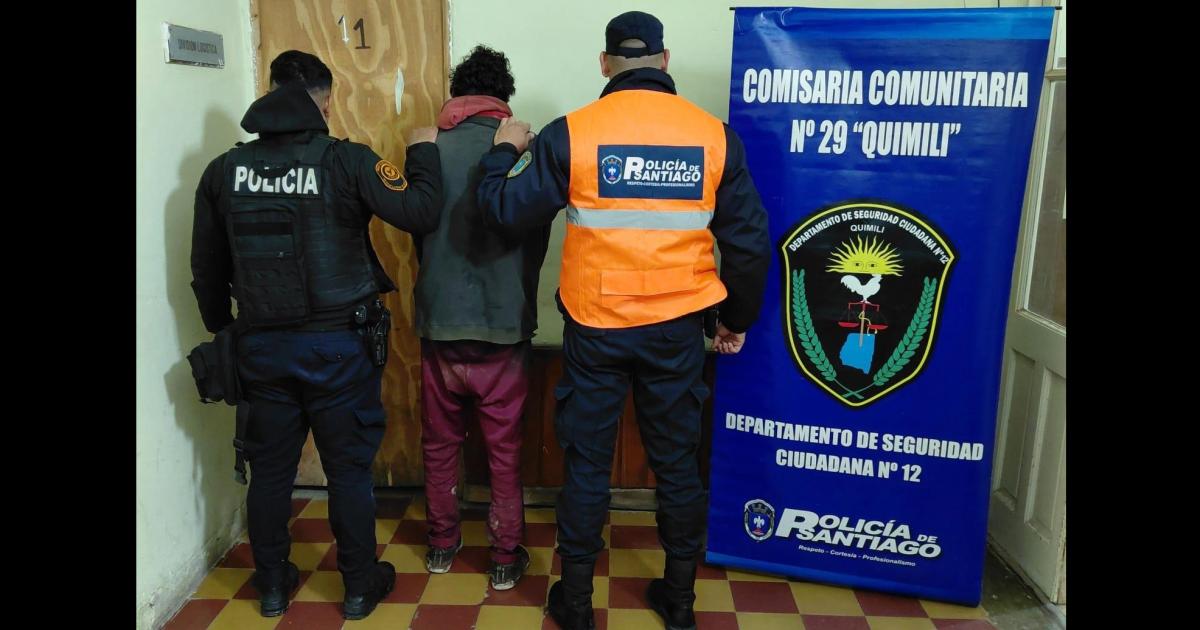 Le colocoacute un cuchillo en el cuello a un joven para robarle el celular