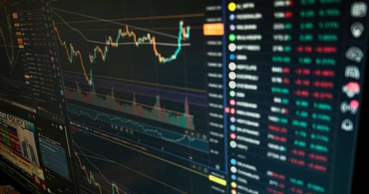 El riesgo paiacutes cae con fuerza y se acerca a los 450 puntos