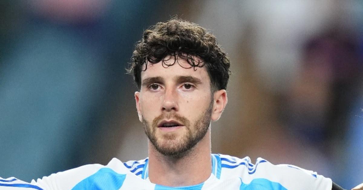 Scaloni convocoacute a Marcos Senesi para reemplazar a Balerdi en la Seleccioacuten Argentina