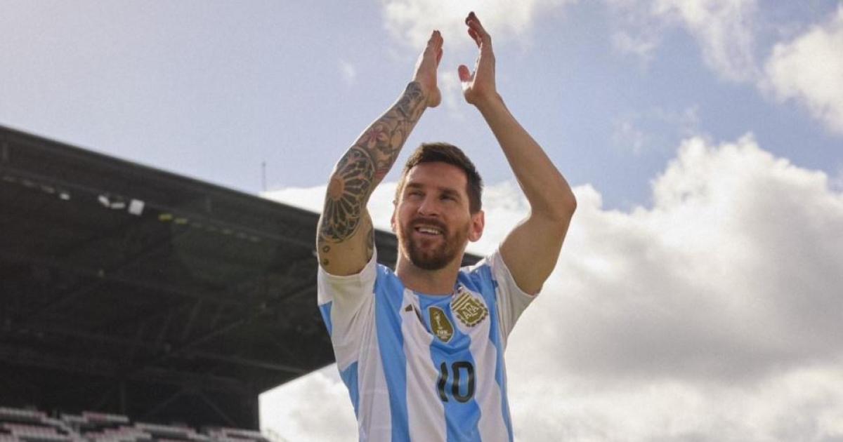 Lionel Messi donoacute una camiseta autografiada para ayudar al Santuario de Mama Antula