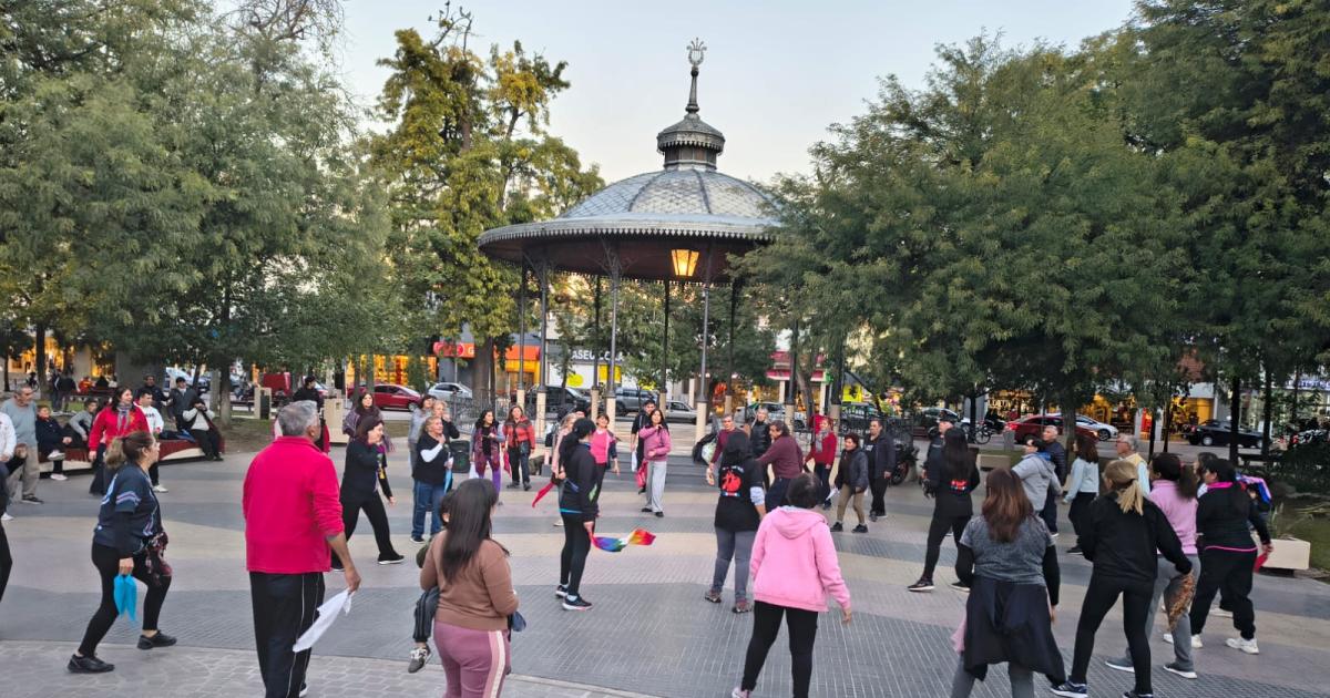 La Municipalidad realizaraacute talleres gratuitos de danzas folcloacutericas los viernes en la Plaza Libertad