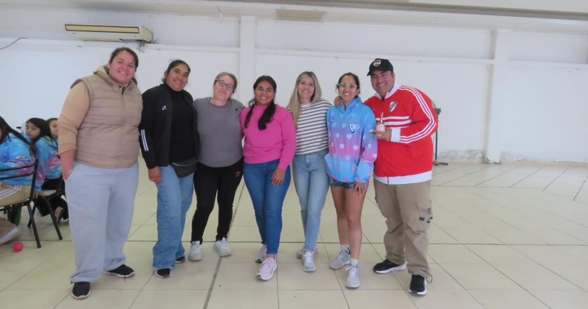 HOCKEY SOBRE PATINES EN FERNAacuteNDEZ