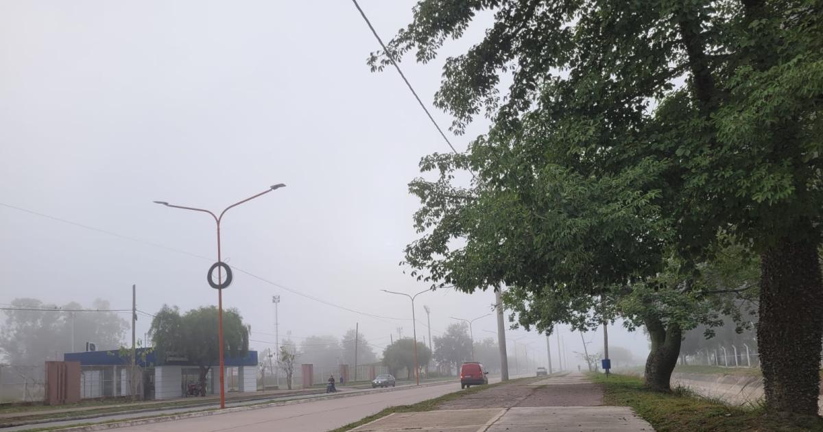 FOTOS La niebla cubrioacute Santiago del Estero y regaloacute postales en la zona de la UCSE y el Parque Aguirre