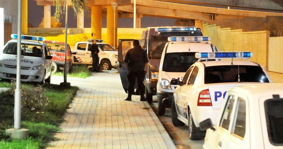 Un hombre atacoacute a golpes a dos estudiantes a la salida de la escuela