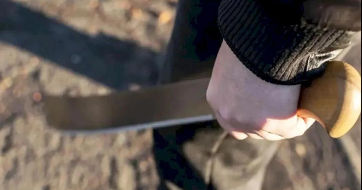 Te voy a matar- amenazoacute a su vecina con un machete y quedoacute detenido