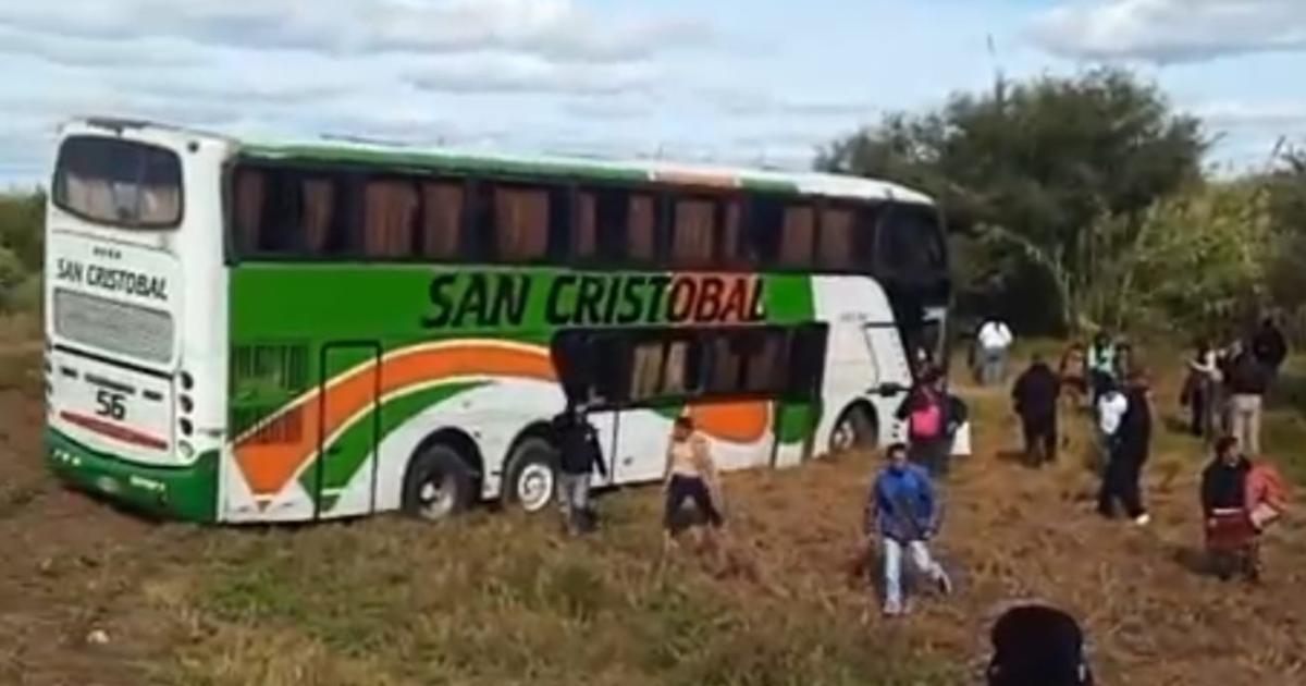 Un colectivo evitoacute un posible accidente tras sufrir una falla en la direccioacuten sobre la Ruta 34