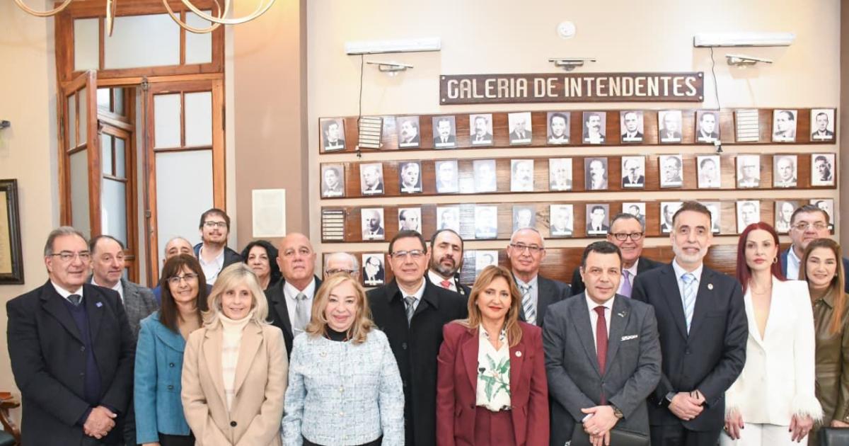 La intendente Fuentes recibioacute a la comitiva que participa del Congreso Nacional de FEARAB Argentina