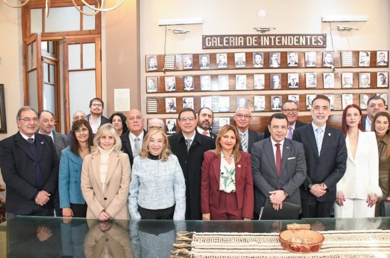 La intendente Fuentes recibioacute a la comitiva que participa del Congreso Nacional de FEARAB Argentina