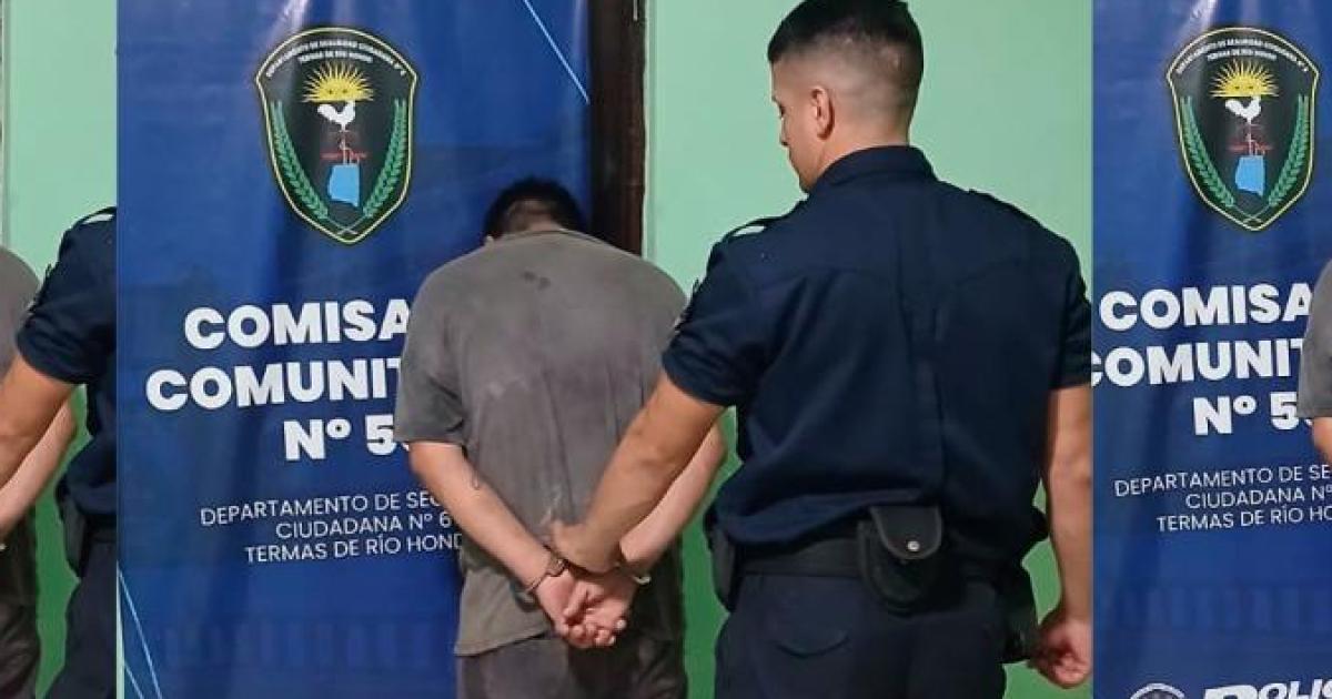 Golpeaba a su pareja y la sometiacutea sexualmente en frente de sus hijos