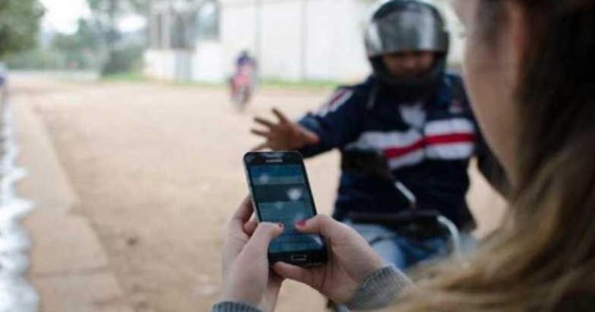 Motochorros persiguieron a un adolescente de 15 antildeos para robarle el celular