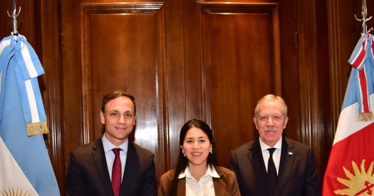 Eliacuteas Suaacuterez recibioacute a Yanina Iturre candidata a intendente del Frente Ciacutevico en Fernaacutendez