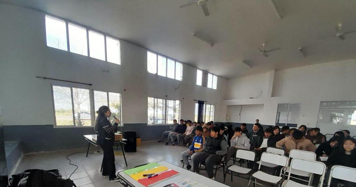 Personal del Hospital de Clodomira abordoacute la salud mental en el Colegio Secundario de Gamara