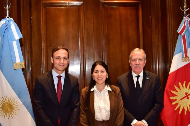 Eliacuteas Suaacuterez recibioacute a Yanina Iturre candidata a intendente del Frente Ciacutevico en Fernaacutendez