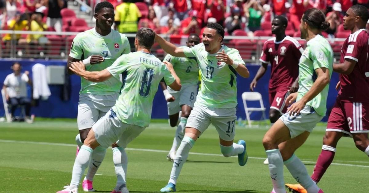 Qatar rescatoacute un empate agoacutenico ante Suiza en su debut mundialista