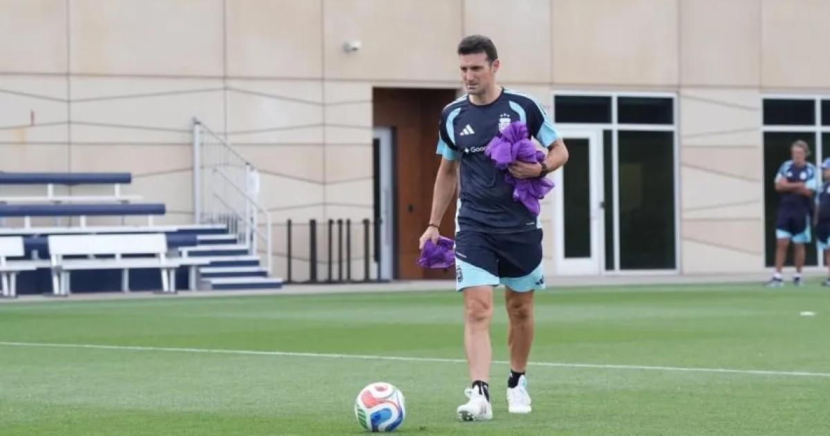Scaloni sigue sin definir el equipo y prueba variantes para el debut ante Argelia