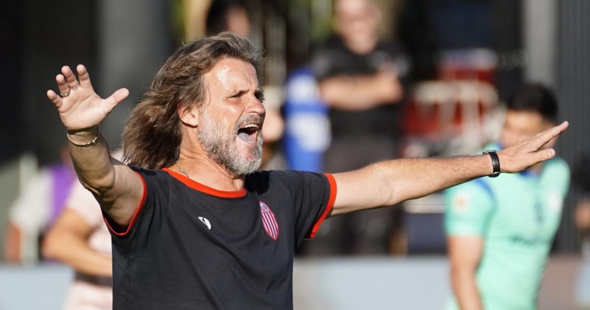 Barracas Central puso fin al ciclo de Rubeacuten Dariacuteo Insua como entrenador