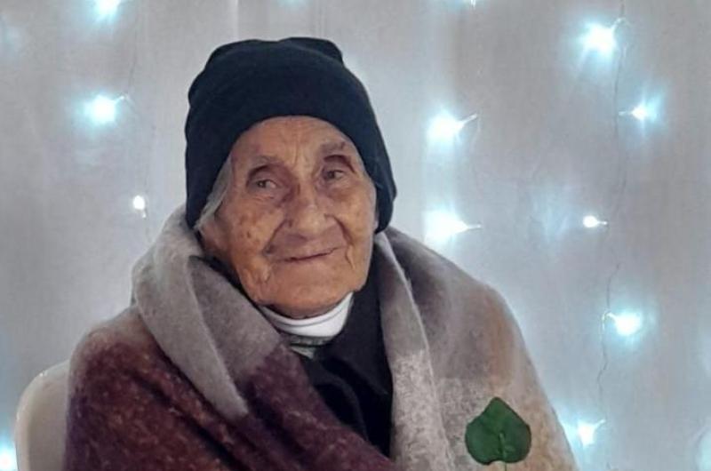 Weisburd celebra los 100 antildeos de Dontildea Carmen Ibarra de Clark la vecina maacutes longeva de la ciudad