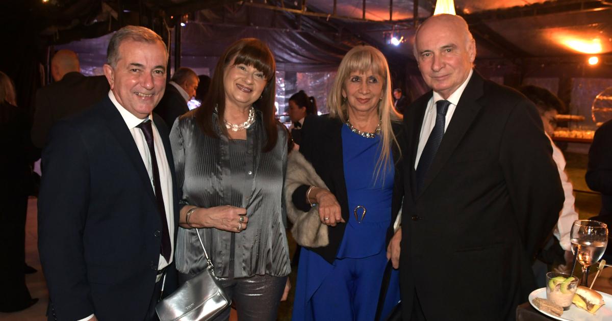 GRAN FIESTA DE GRADUADOS EN ZAMBRA