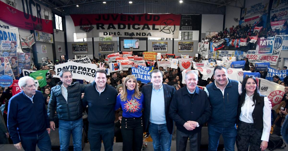 El Frente Ciacutevico lanzoacute la candidatura de Llamil Abdala y Aacutelvaro Blanco ante una multitud en La Banda