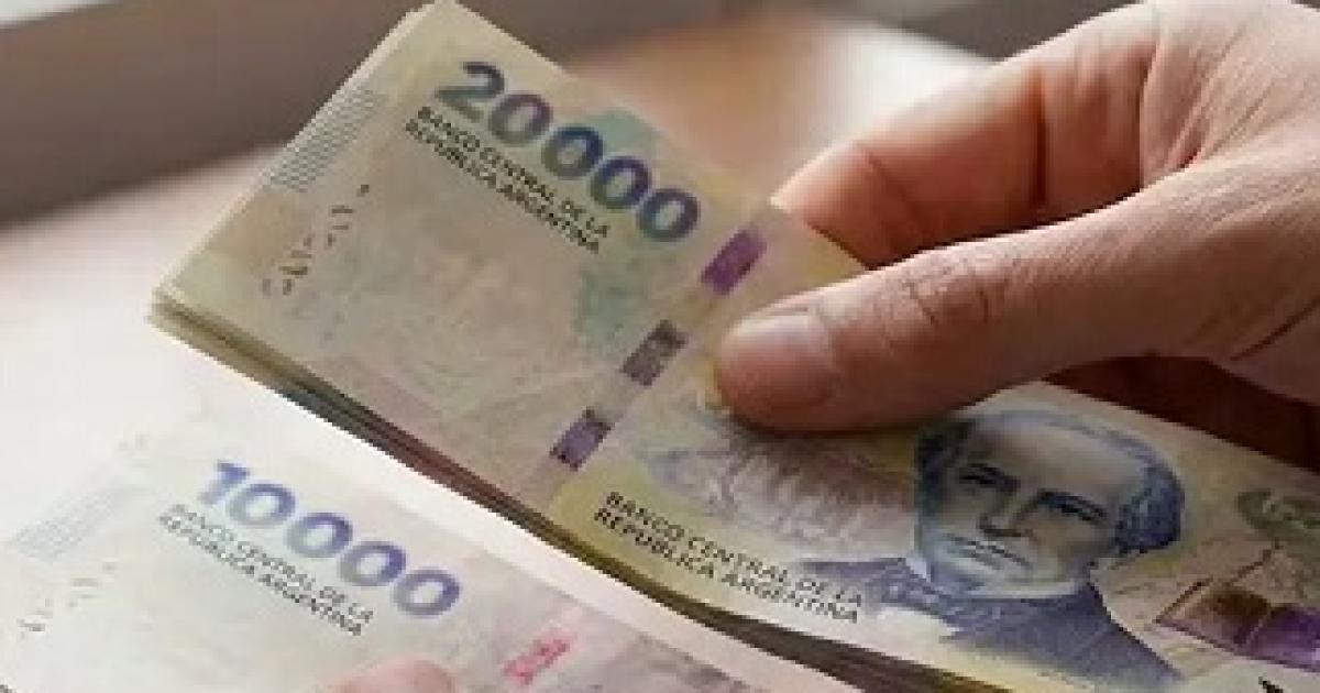 El Salario Miacutenimo Vital y Moacutevil (SMVM) llegoacute a 367800 en junio de 2026