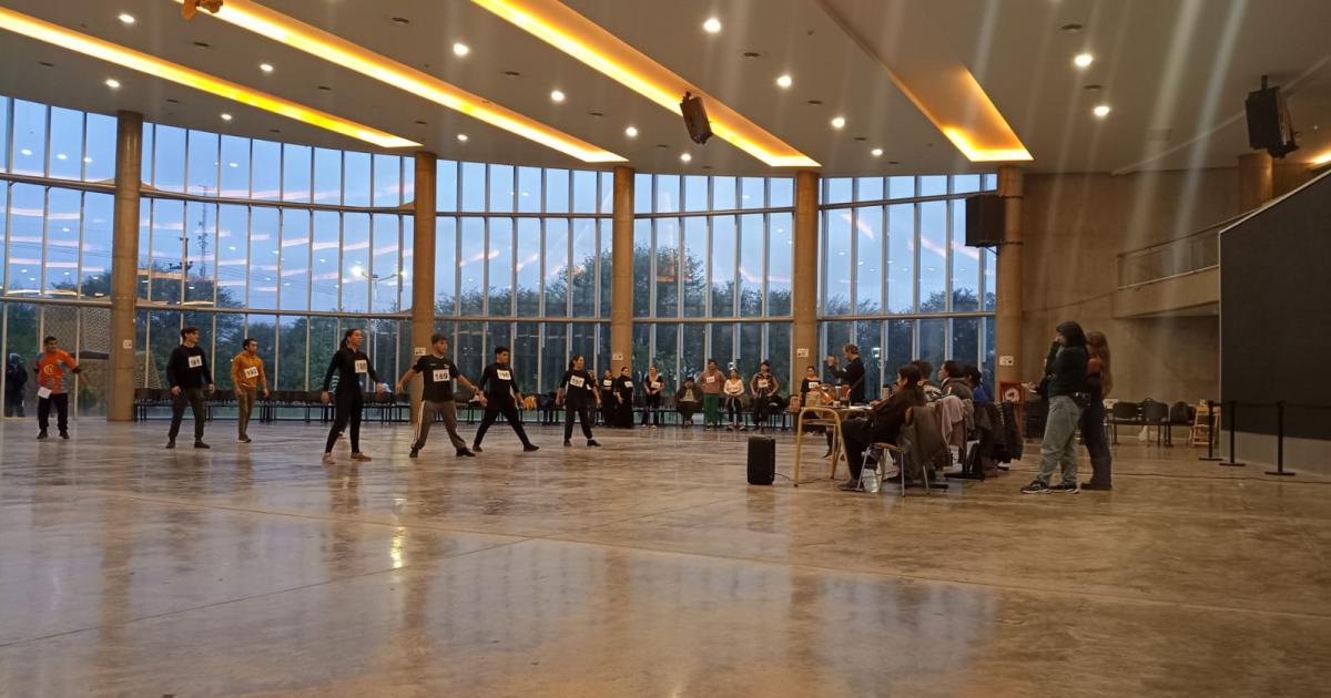 Fuerte participacioacuten de artistas santiaguentildeos en las audiciones para la Velada Popular