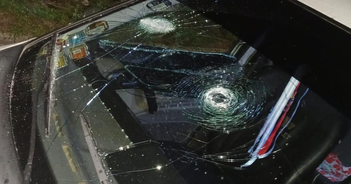Patota golpeoacute a chofer de App quiso machetearlo y le destrozoacute el coche