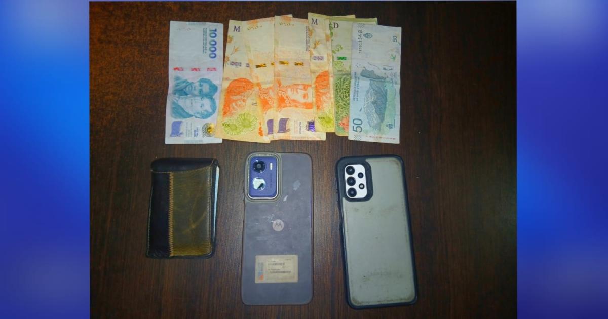 Tras averiguaciones la Policiacutea recuperoacute una moto celulares y dinero robados