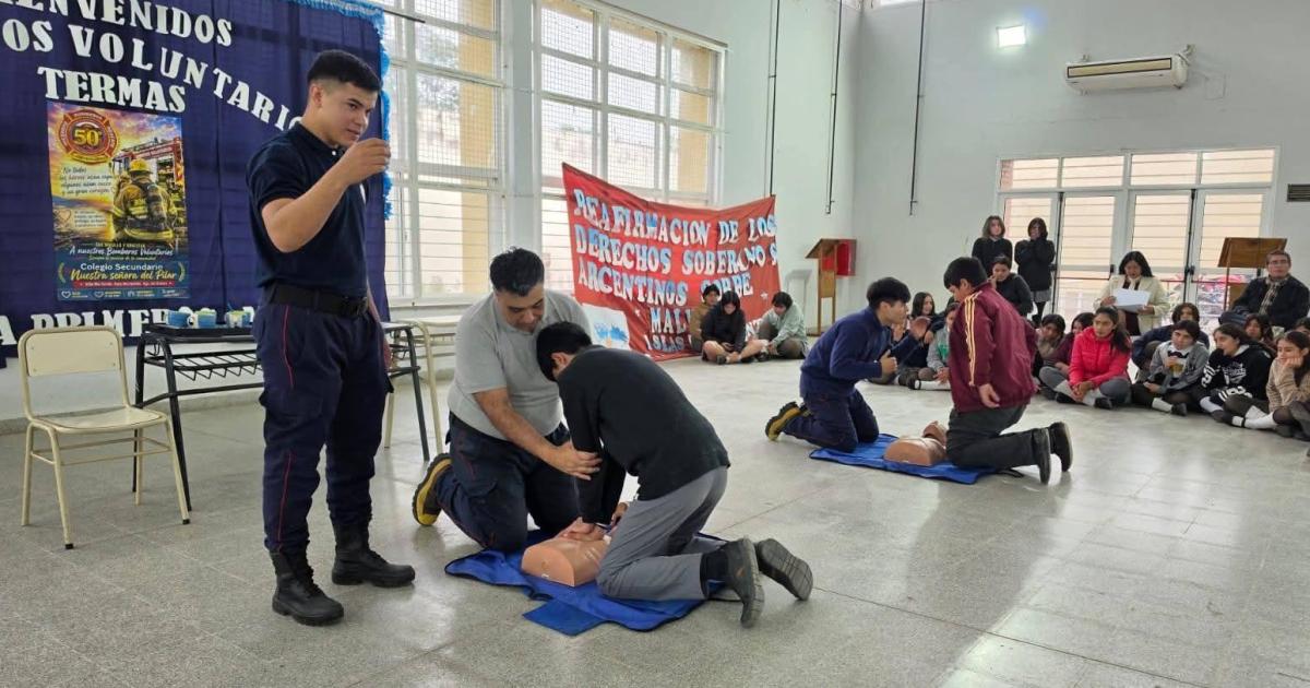 Bomberos Voluntarios termenses capacitaron a estudiantes sobre RCP