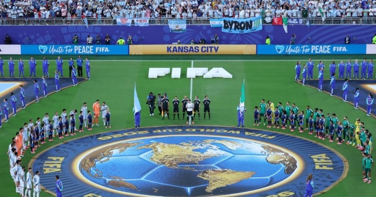 Asiacute sonoacute el himno argentino en el debut ante Argelia- emocioacuten total en Kansas City