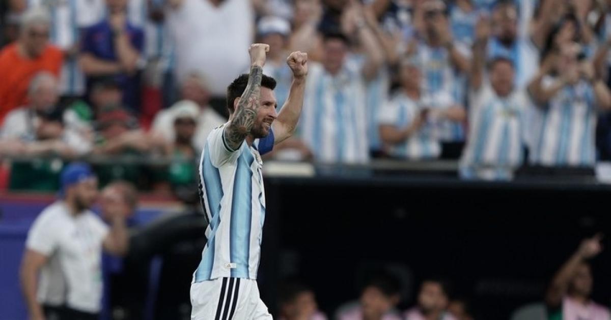 Golazo de Messi (Foto Juano Tesone)