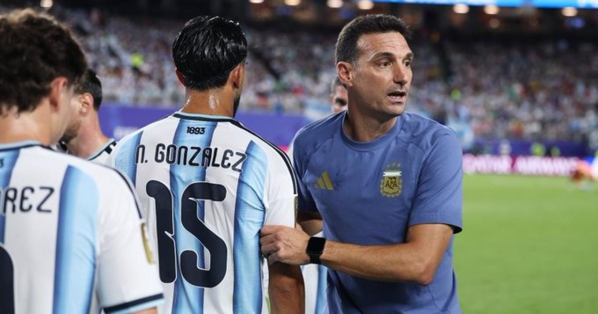 Scaloni se rindioacute ante los pies de Leo- Es increiacuteble