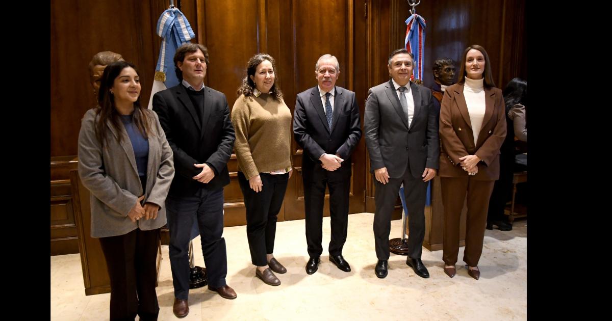 El Gobernador recibioacute a representantes de FAO Argentina para la presentacioacuten del Plan Provincial de Restauracioacuten de Bosques Nativos