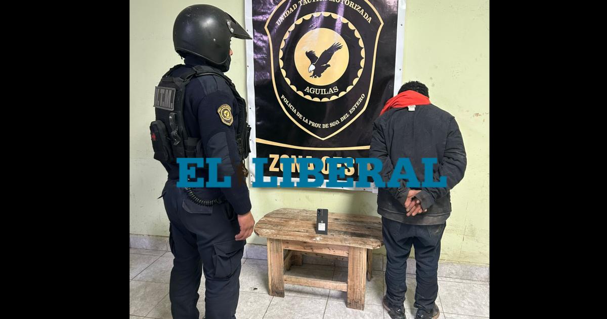 Apuntildealaron a un joven para robarle el celular y el sospechoso fue detenido tras una persecucioacuten