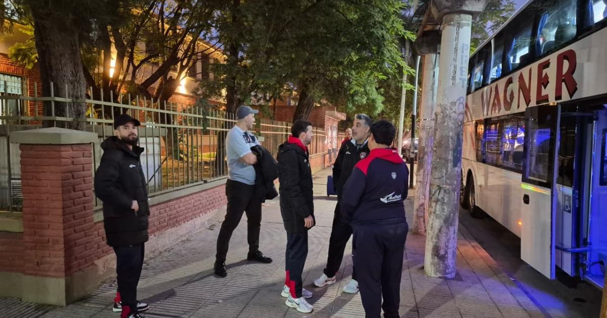Quimsa inicioacute un largo viaje a Comodoro con la ilusioacuten de traer la serie a Santiago