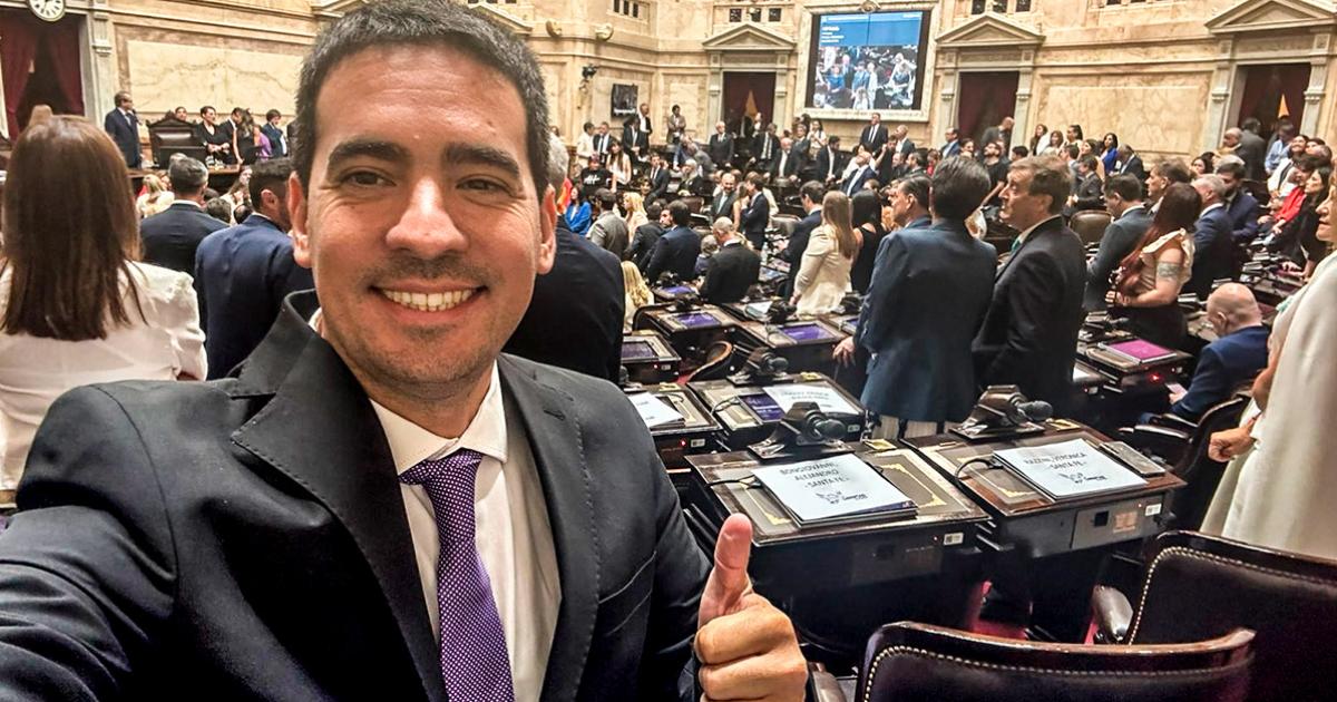 Adorni da un paso al costado- Adriaacuten Ravier es el nuevo Vocero Presidencial