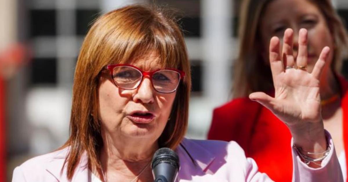 Patricia Bullrich envioacute un mensaje al nuevo vocero y lanzoacute un dardo poliacutetico a Manuel Adorni