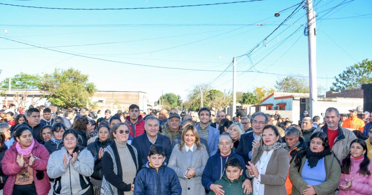 Fuentes y Benavente inauguraron 26 nuevas cuadras de pavimento en calles del barrio La Catoacutelica