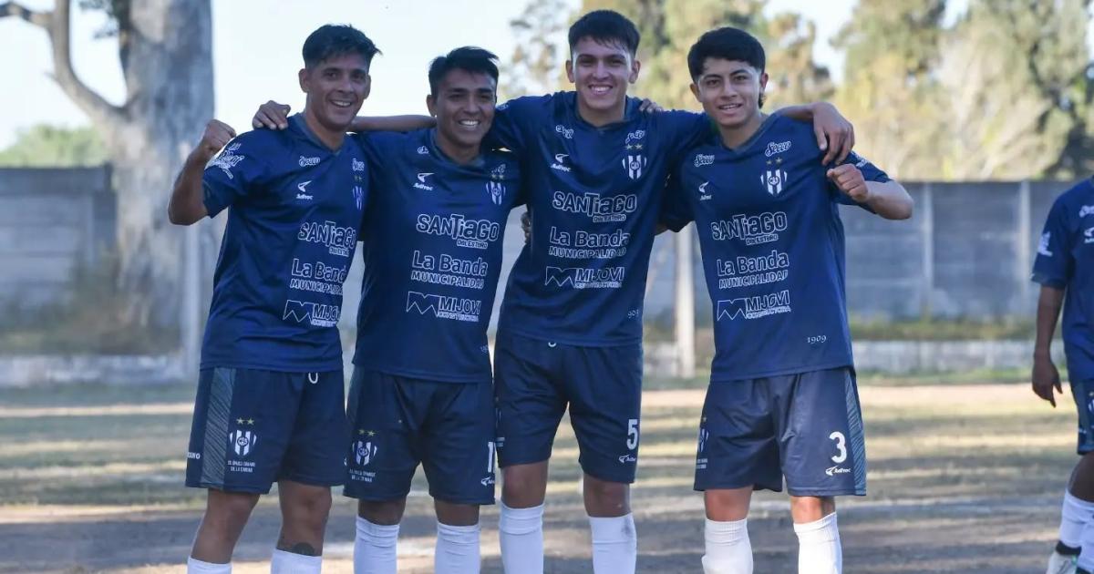 Sarmiento volvioacute a golear en La Curva y se anima a sontildear