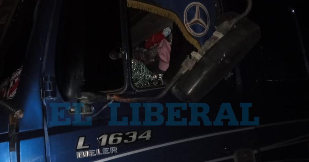 Choque entre camiones sobre la Ruta 34- uno de los involucrados abandonoacute el lugar