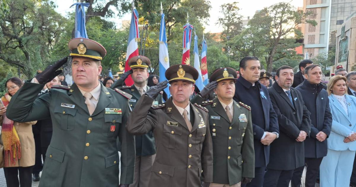 El gobernador Eliacuteas Suaacuterez participoacute del acto por el Diacutea de la Bandera